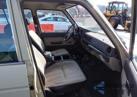 1987 Toyota Land Cruiser Fj60 z USA, uszkodzony, nr VIN JT3FJ60G3H1140013